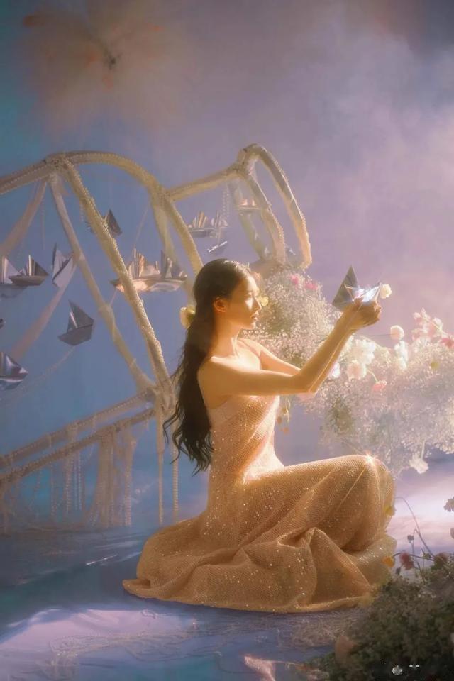 25岁王楚然，略带疏离的冷感千金风