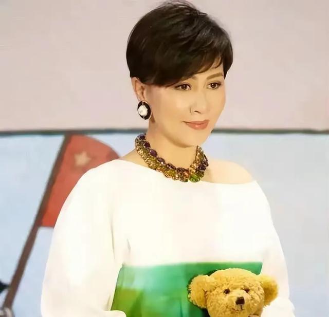 刘嘉玲彻底崩溃！当年绑架照片遭泄露！结婚17年无子真相大白！