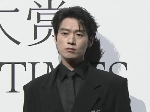 明星怼脸拍生图，无滤镜下的真面目，网友：粉丝看了都要吓跑脱粉