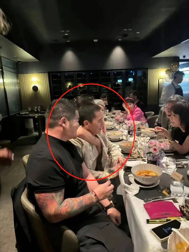 唐鹤德搂梁朝伟,窦靖童狄波拉同席,邱淑贞很美,梁家辉妻子露脸