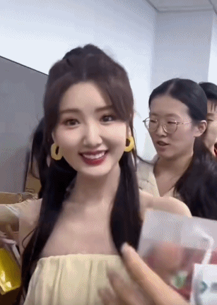 陈晓出轨毛晓彤爆料升级！两人更多互动被扒，网友直言去年已听说