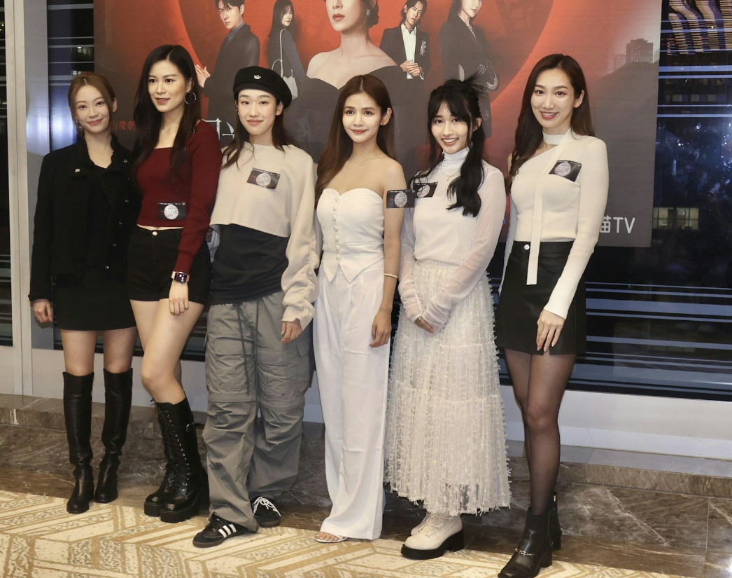 TVB性感小花自爆入行8年户口2位数！直呼还没用愧对家人！