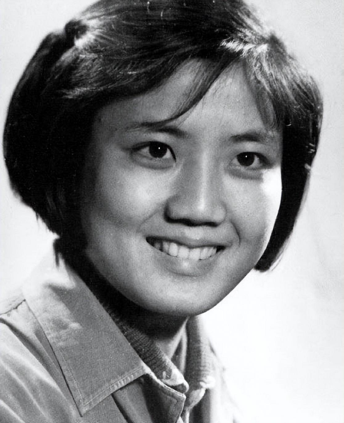 “北影金花”李秀明嫁富商移居国外，现在的她，证明刘晓庆没说错