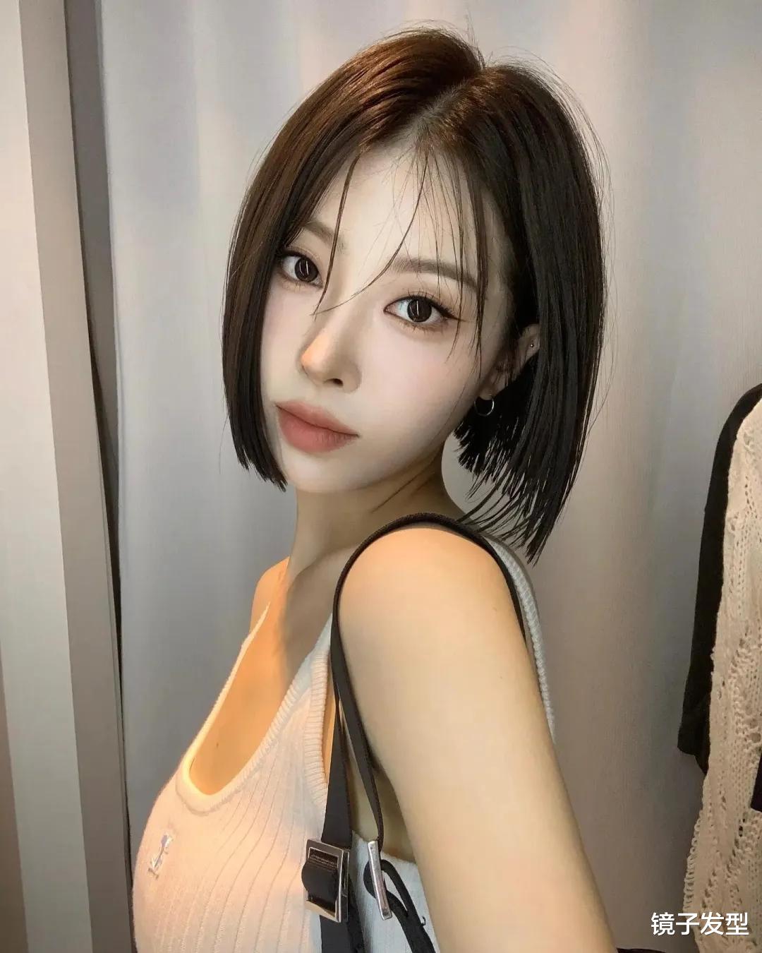 简单的发型却很时尚,边线剪齐很有辨识度,美到你了吗