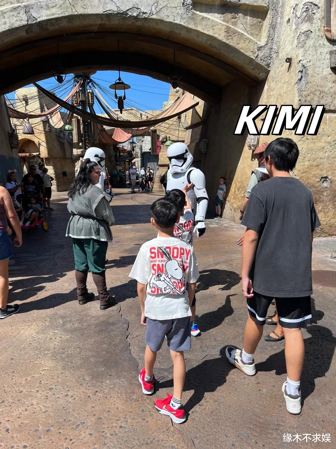 陈若仪一家5口出游，14岁Kimi又高又壮，林志颖脸色苍白仍虚弱！