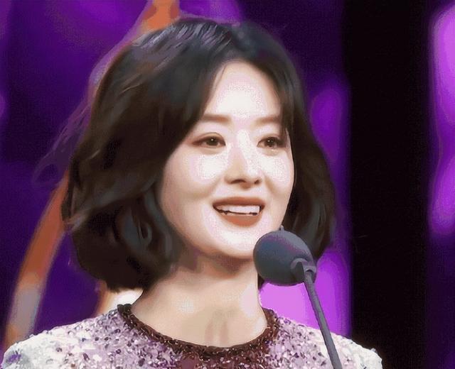 殷桃深夜发文,戳穿赵丽颖的真正实力,飞天奖秒变“烫手山芋”!