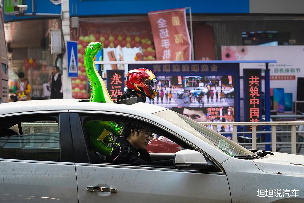 买车带天窗好还是不带天窗好？这3个缺点要提前知道，买错别后悔