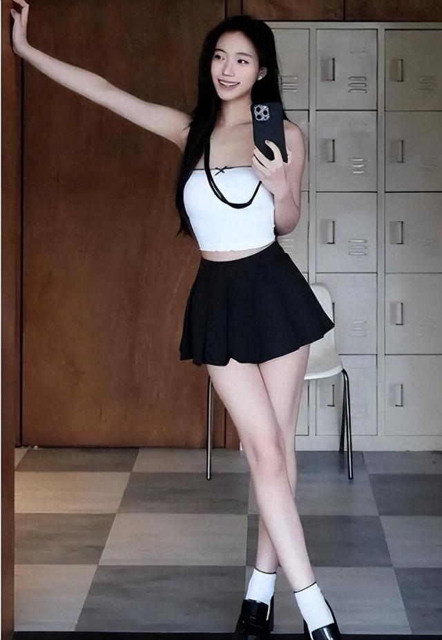 小S二女儿许劭恩出镜,大秀小蛮腰,身材火辣!