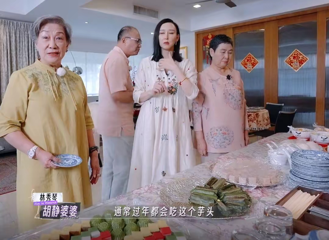 同是和婆婆相处：卢靖姗和胡静一个亲如母女，一个表面和气