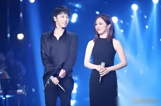 华晨宇演唱会奇装异服被骂雌雄难辨!网友:心疼邓紫棋和张碧晨