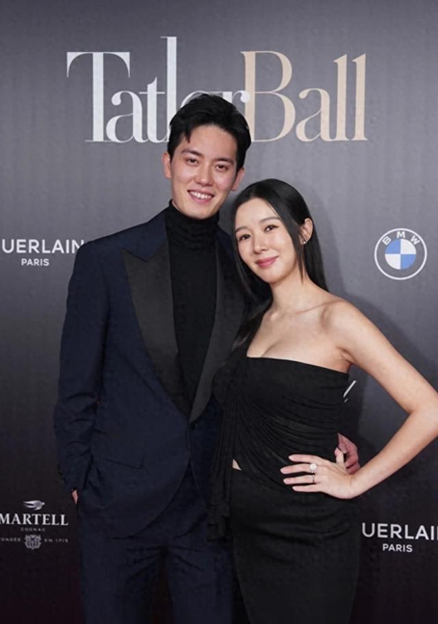 港姐麦明诗孕6个月孕反减少!携父母哥哥飞巴厘岛度假,大晒性感