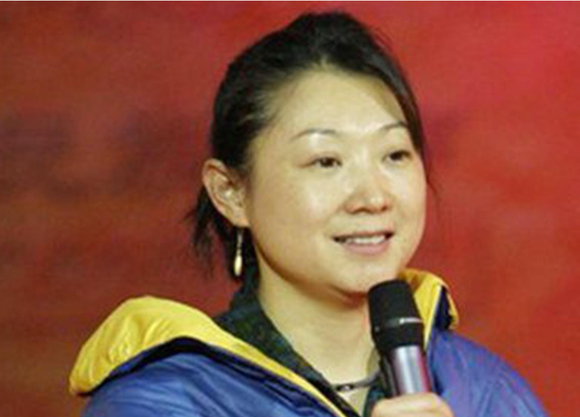 带着儿子二婚嫁影帝张译，如今18年过去，才知道她嫁的有多值