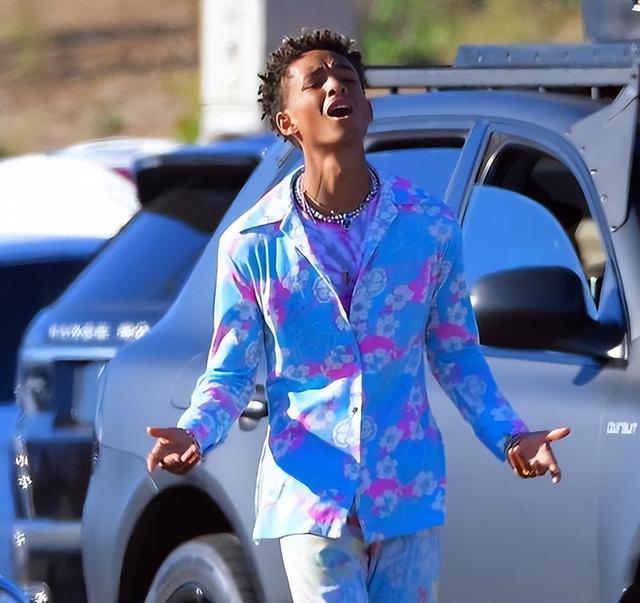 据外媒报道!威尔史密斯亲手把4岁儿子贾登献大佬当玩物!太颠了