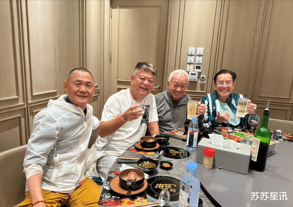 74岁谭咏麟庆生喝到脸通红，现寿星公额有好兆头，玩太嗨像25岁