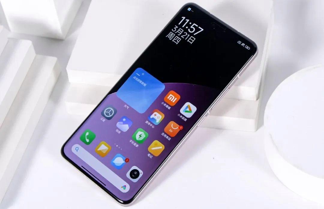 比小屏更大,比大屏更小,三款搭载“完美屏幕尺寸”的高端手机!