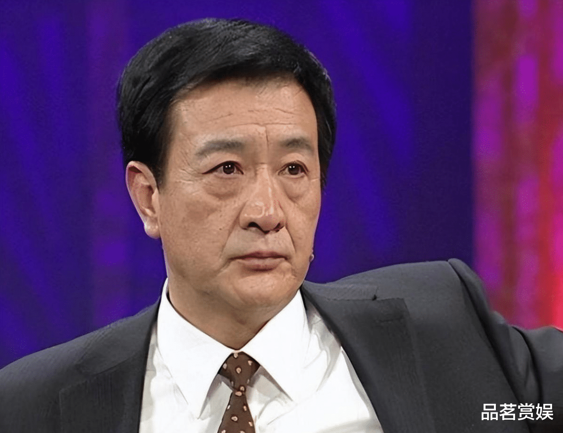 他外出拍戏时妻子在家被害，30年后仍不敢再提，如今周里京怎样了