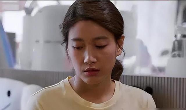 父亲是老戏骨,她长相平平却资源不断,被冯小刚称为低估的星二代