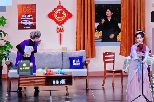 央视春晚只有陈奕迅真唱，沈腾马丽成最佳，观众吐槽：越来越差了