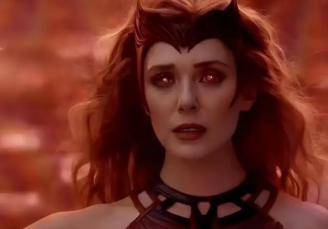 第15届奥斯卡红毯:绯红女巫露背秀身材,却被大表姐的孕肚抢镜了