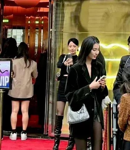 张嘉倪:被封杀后断崖式衰老,疯狂营销错误选择,终成人生输家