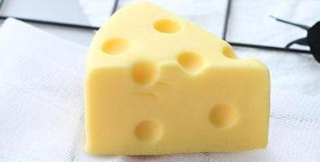 男子接醉酒女友下班，“女朋友皮肤白皙水嫩，用皂后白到发光”