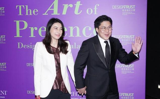 郭晶晶一家游哈尔滨，她和孩子的衣服带国旗好有爱，霍震霆也来了