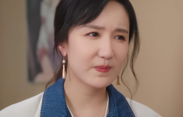 上海这一天，被“穿黑丝”的孙俪惊艳，凶相变福相，甩打针脸几条街