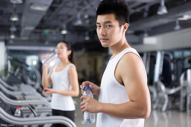 喜欢步行的人有福了,或可收获14个好处果,你还需要去健身房吗?