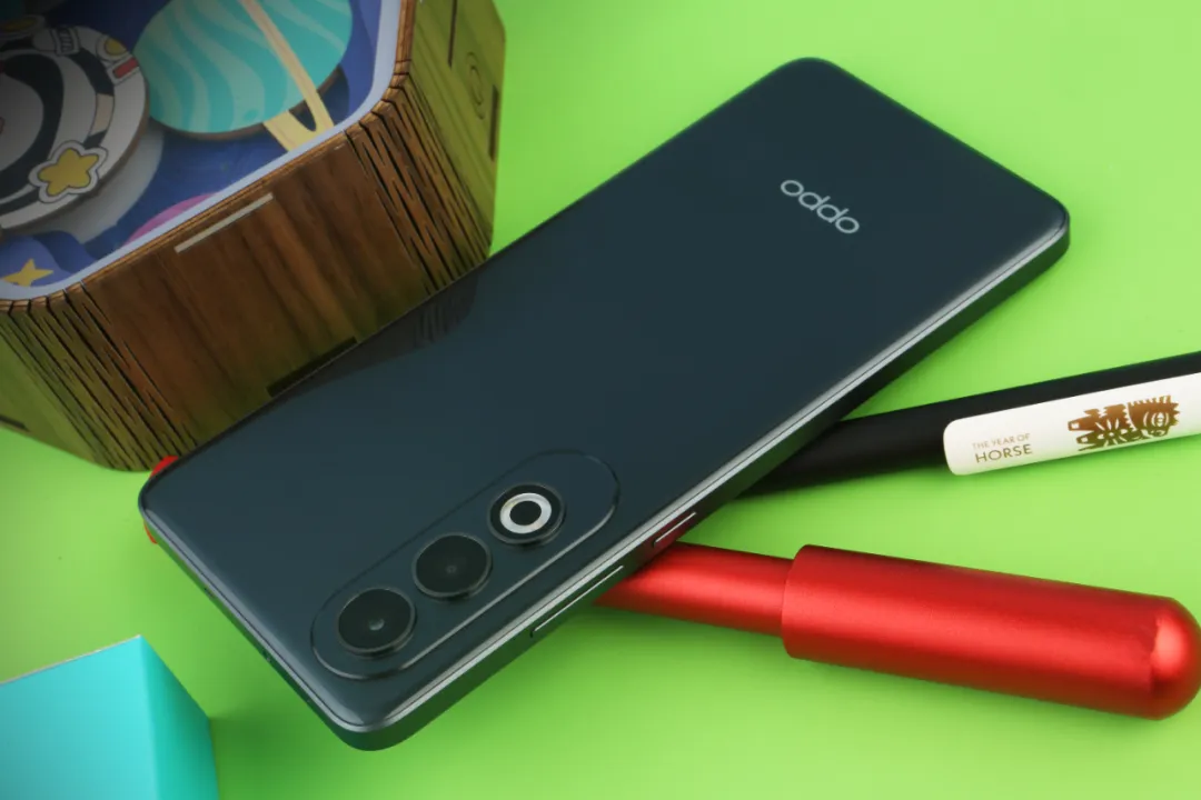 金刚之躯与超级续航再添佳作｜OPPO K12 Plus再造“国民手机”