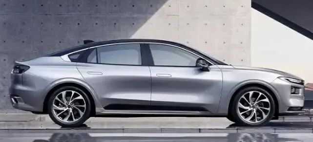 一台车救活一个公司！标配8AT合资B级车，最后一搏仅售12万，月销过万