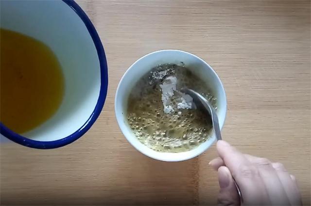 发面葱花饼，筷子搅一搅，不揉面，拧一拧，外酥里软，做法超简单