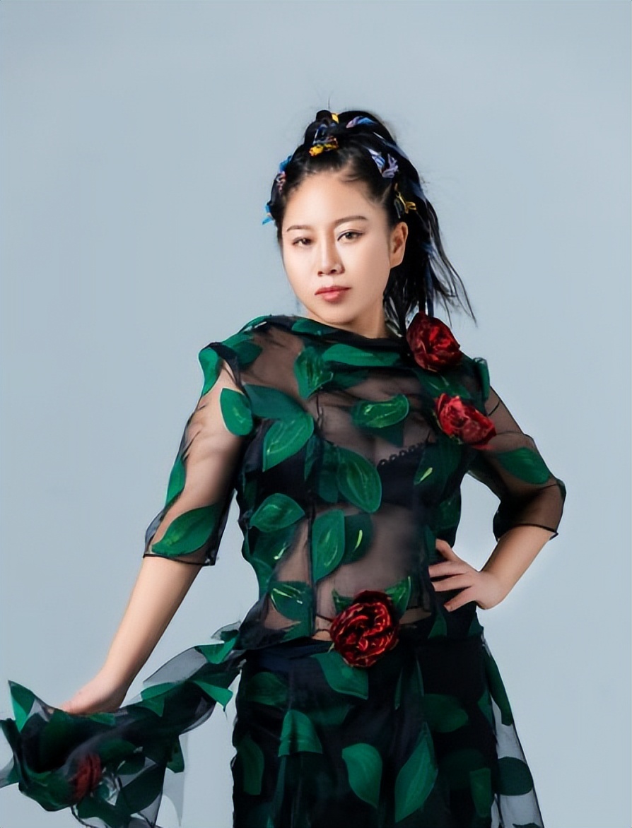 她为获《星光大道》冠军花120万，结果被淘汰，愤怒曝光“黑幕”