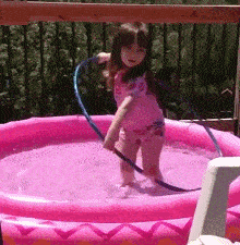 窦靖童要把王菲愁死了！剪莫西干发型秒变三毛，穿红绿撞色衣出行