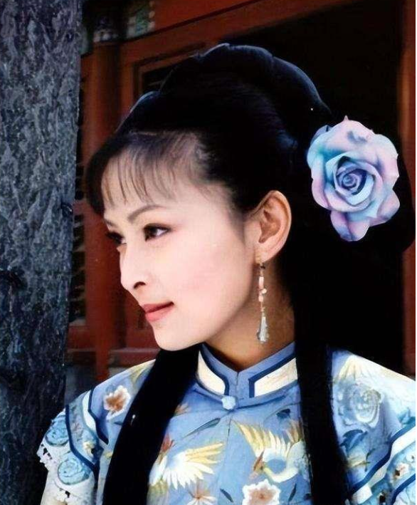 终于理解贾静雯了，如果周围的同学都长成这样，她的自卑就正常了