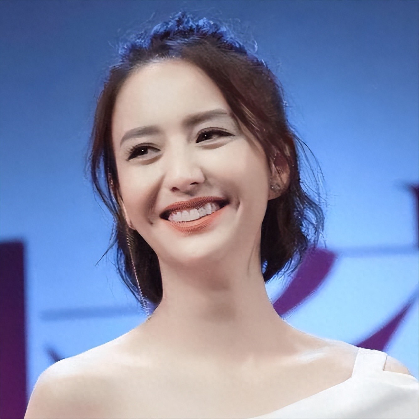 比佟丽娅更恋爱脑，怀孕7次流产4次仍原谅出轨丈夫