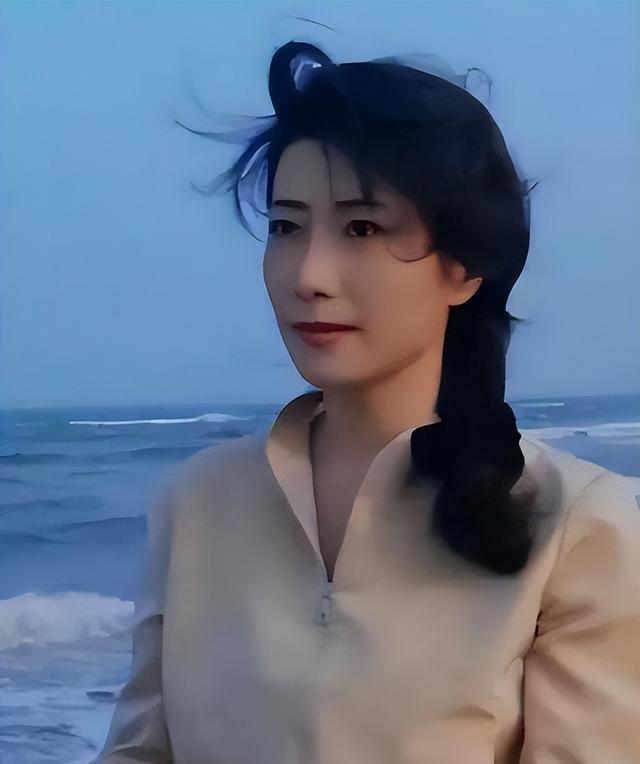 “国家一级演员”长得漂亮戏也好，为人低调不张扬，60岁婚姻成迷