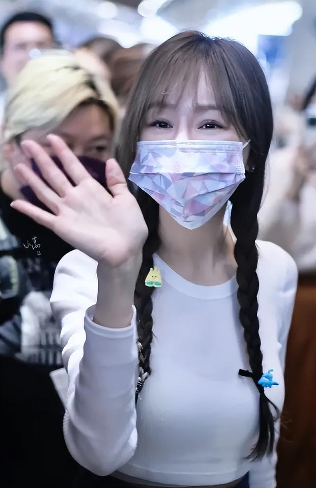 41岁王心凌“身材惊人”当她弯腰那一刻，网友：这谁忍的住啊！