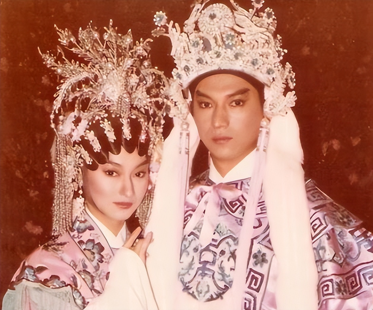 意外猝死的12位明星,“腿腿”死于刀下,刘文正亿万家产无人继承