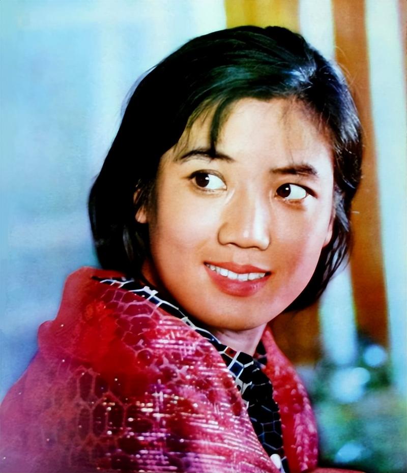 “北影金花”李秀明嫁富商移居国外，现在的她，证明刘晓庆没说错