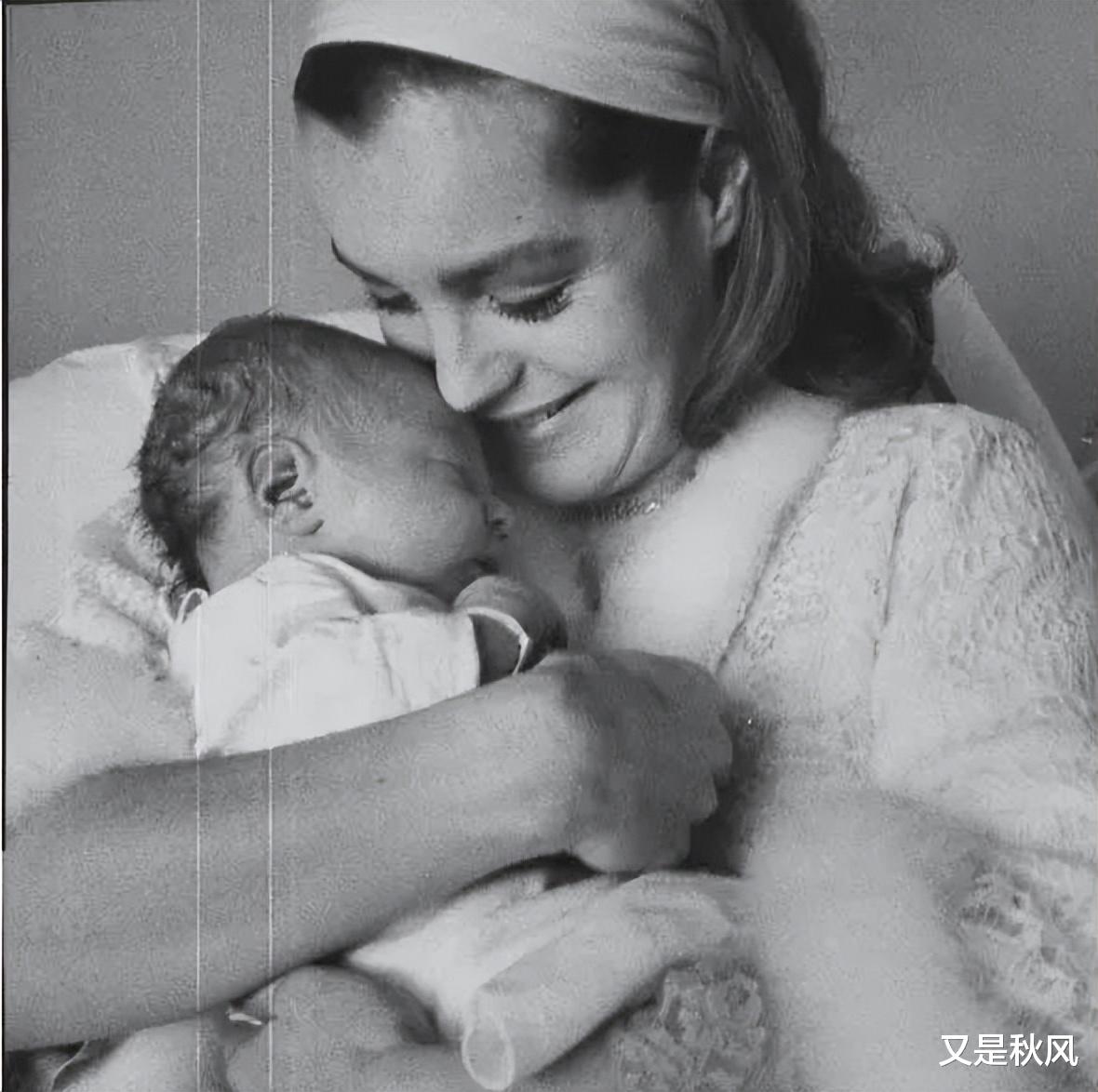 茜茜公主的荒唐人生:为了男人放弃事业,惨遭抛弃,43岁遗憾离世