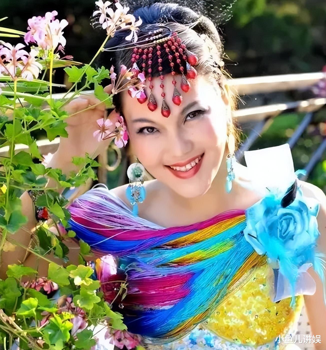 万人捧到万人嫌,演唱会只剩中老年看美腿,乌兰图雅都做了什么?