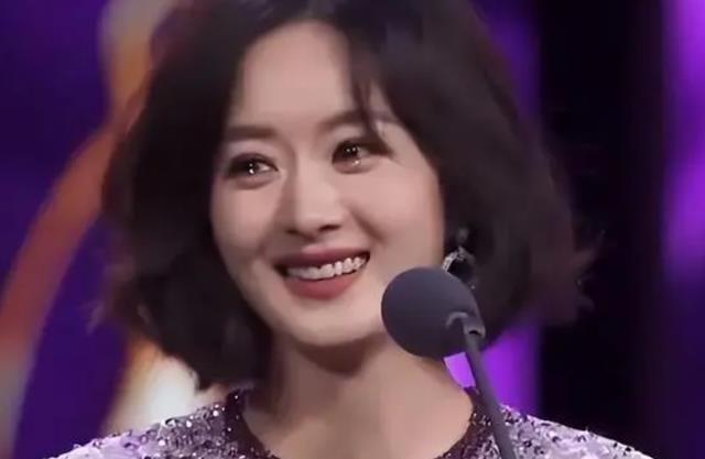 公开内涵获奖的赵丽颖,殷桃彻底揭开内娱的遮羞布,张丰毅说对了