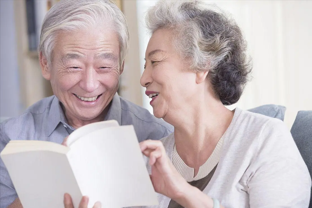 夏季脑梗高发？医生提醒：过了50岁，夏天一定坚持\2不喝3不吃\