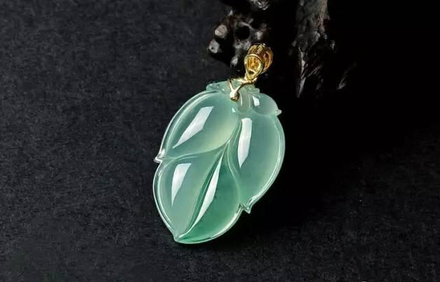 买翡翠不上当：一文让你了解翡翠的等级、水种和收藏持有价值！