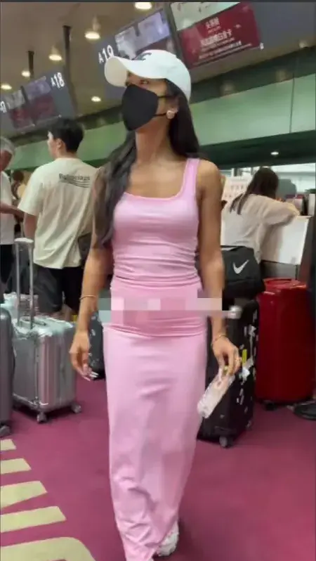 上海机场偶遇吉克隽逸:素颜曝光,外增高鞋引热议!