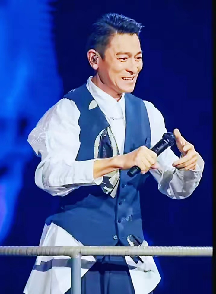 刘德华上海演唱会:票房盛宴与黄牛乱象的双重思考