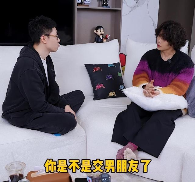 赵荀因拍戏从三楼坠落, 抢救了整整72小时, 到如今出行还要坐轮椅