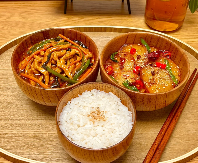 上海40岁女子晒离婚后一人晚餐,在朋友圈火了,网友:活明白了