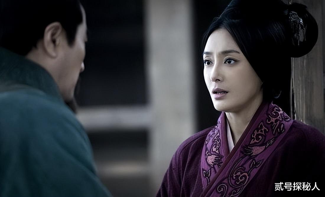 比叶珂更惨的是她！曾为黄晓明赔付千万，被雪藏多年，至今未婚！