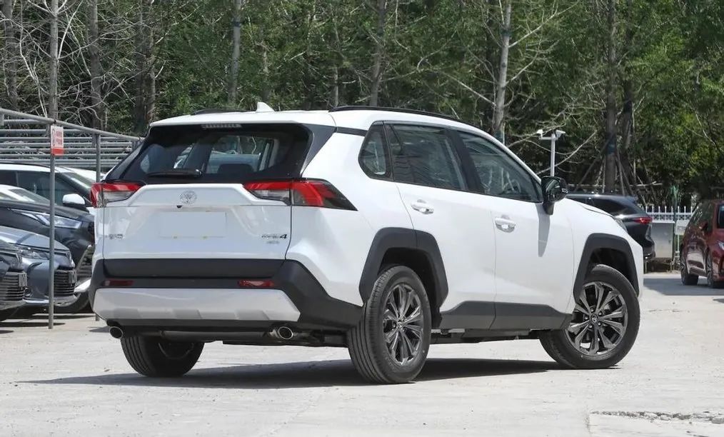 丰田发起第二轮价格战,RAV4荣放卖7.88万?这车,有点东西!